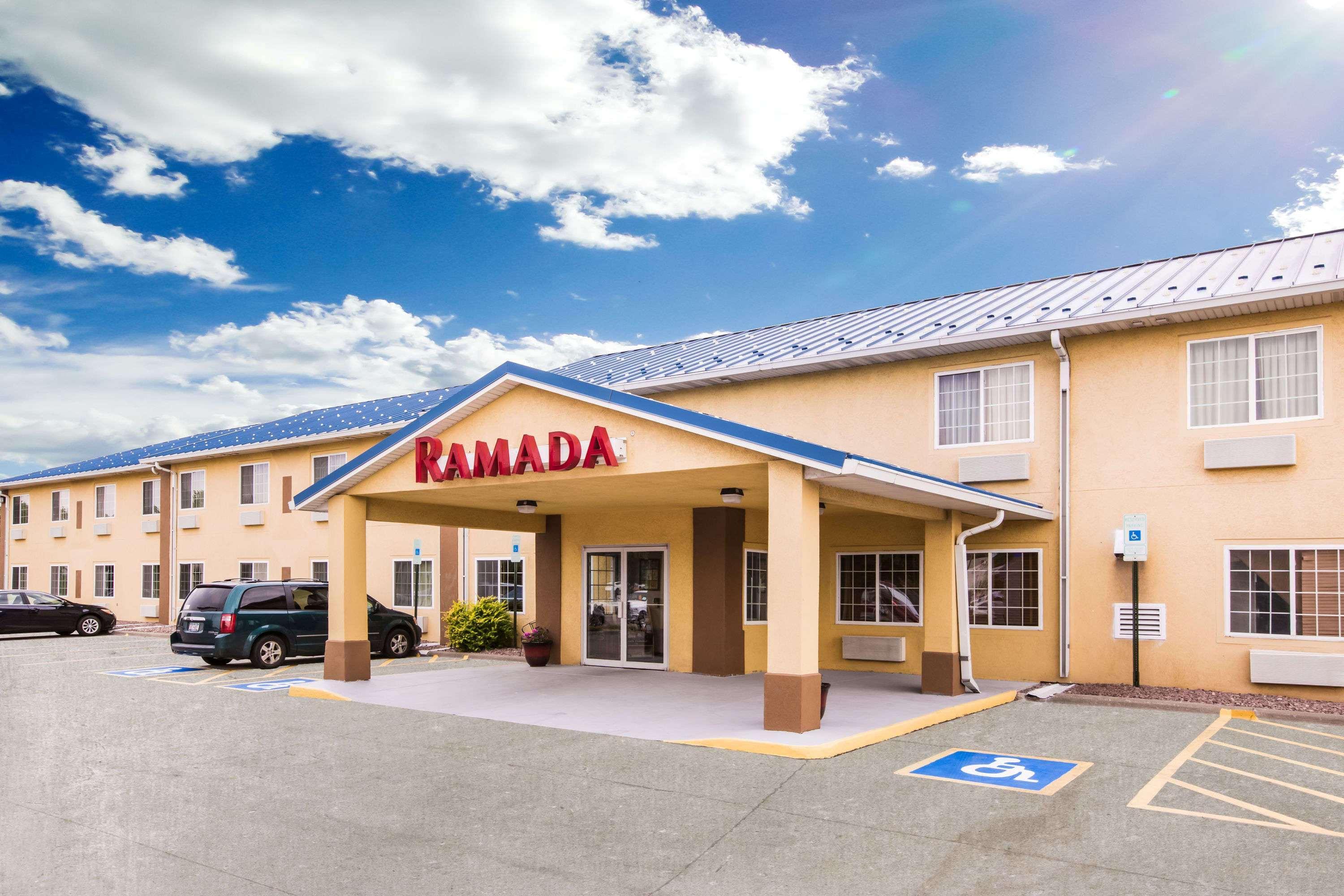 Ramada By Wyndham Sioux Falls Ngoại thất bức ảnh